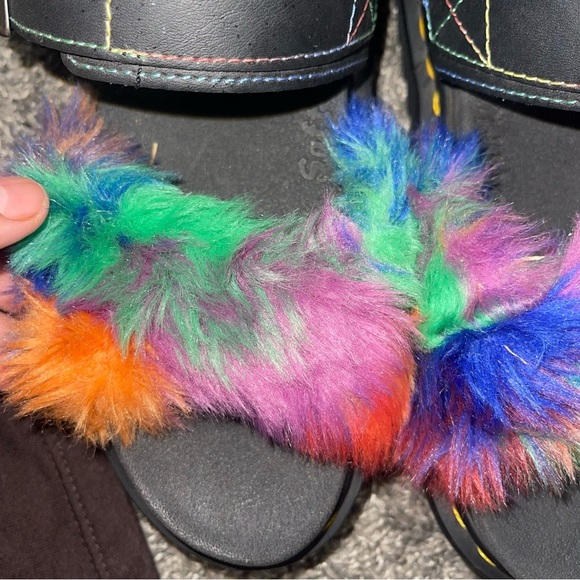 Dr. Martens VOSS II FLUFFY FAUX FUR LEATHER STRAP SANDALS Sz 6 - Picture 9 of 9